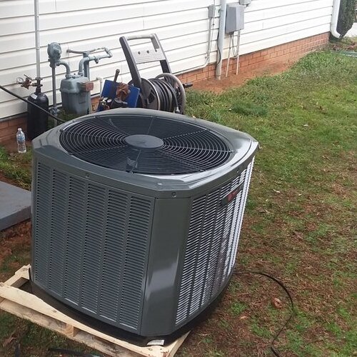 HVAC Contractor Installs New AC.